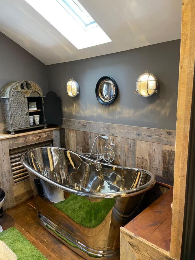 The Cocktail Lounge At Cheshire Boutique Bathhouse Apartment Nantwich Exterior photo